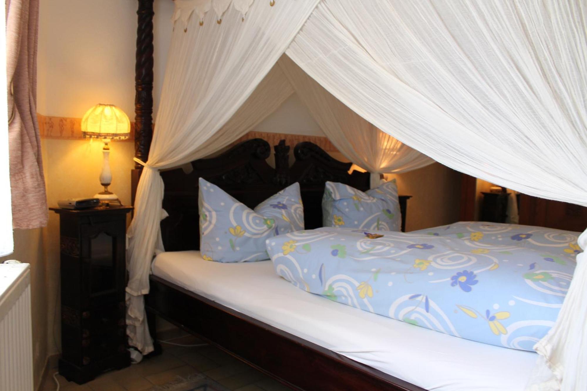 Kreuzerhof Hotel Garni روتنبورغ أوب در تاوبر المظهر الخارجي الصورة